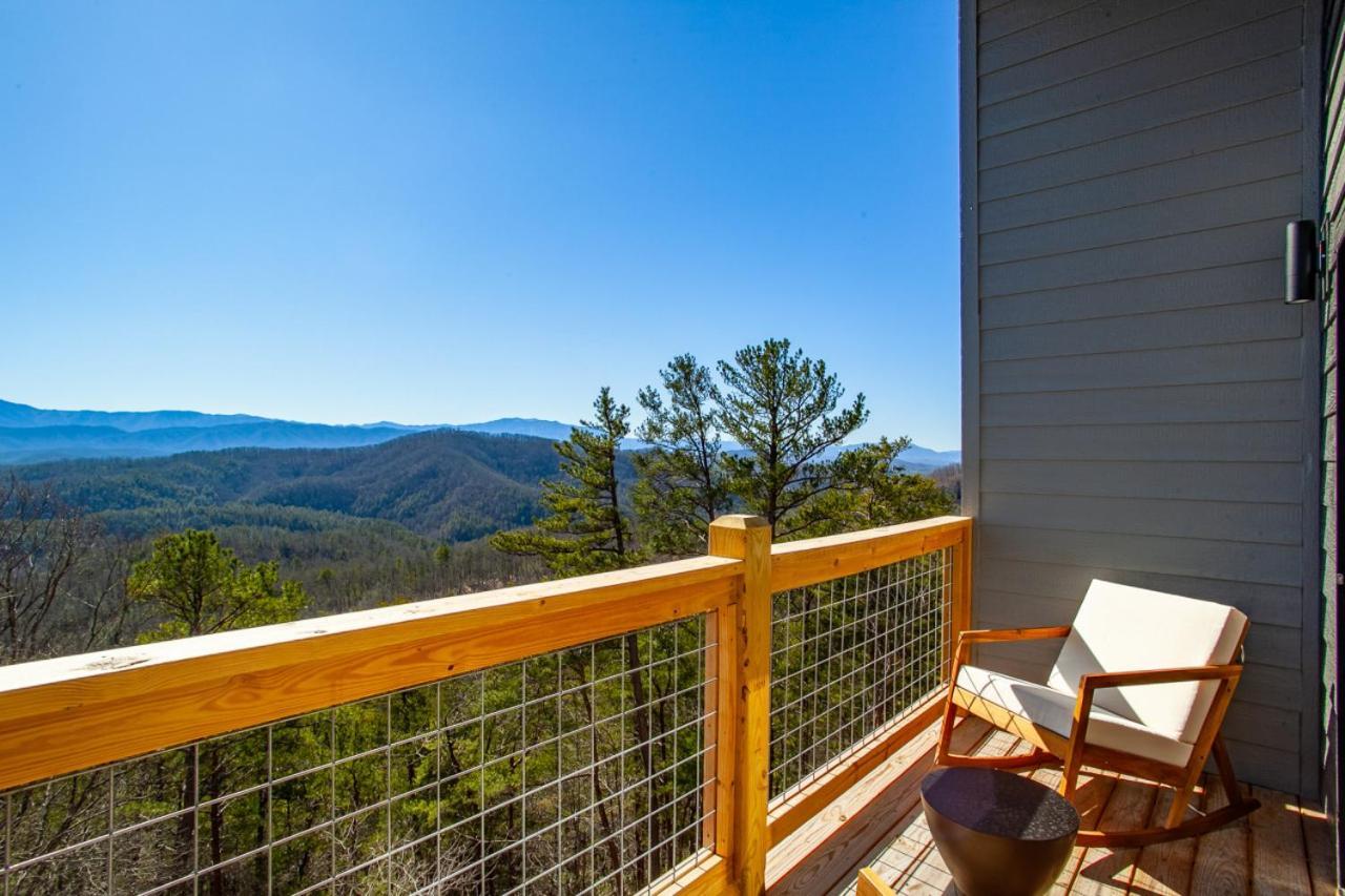 3 Pines Lodges Luxury Mountain View Hot Tub Севьервилл Экстерьер фото