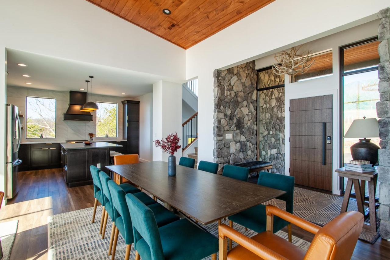 3 Pines Lodges Luxury Mountain View Hot Tub Севьервилл Экстерьер фото
