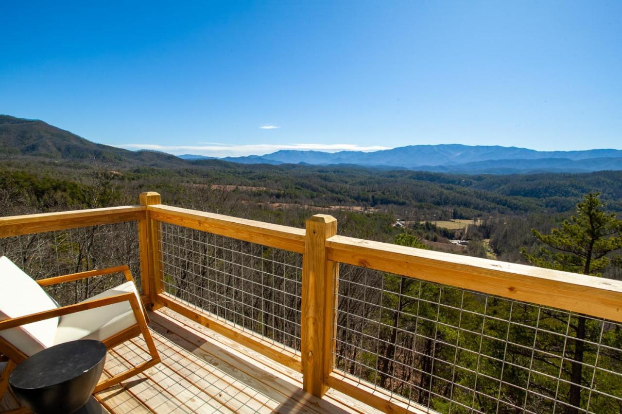 3 Pines Lodges Luxury Mountain View Hot Tub Севьервилл Экстерьер фото