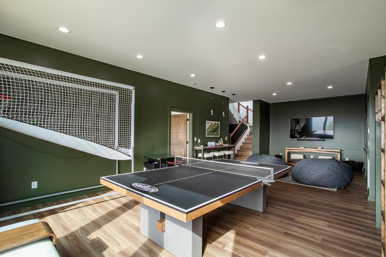 3 Pines Lodges Luxury Mountain View Hot Tub Севьервилл Экстерьер фото